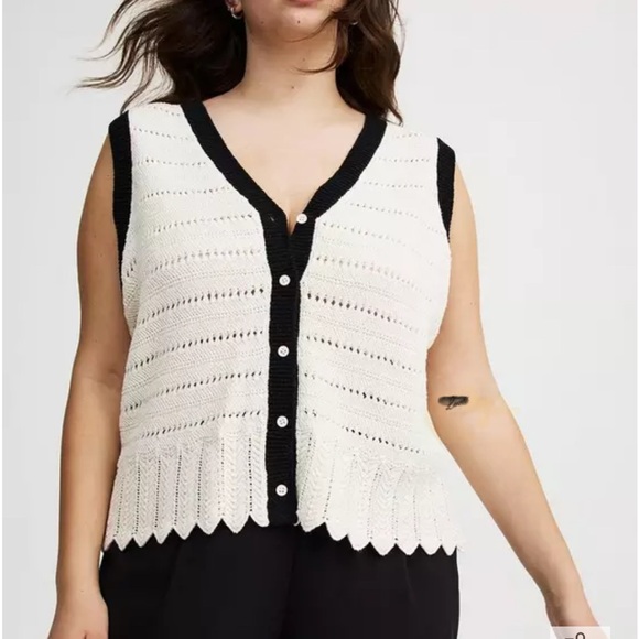 Torrid Sweater Vest 4X Ivory Black Contrast Trim Pointelle Button Front Knit - Picture 1 of 12